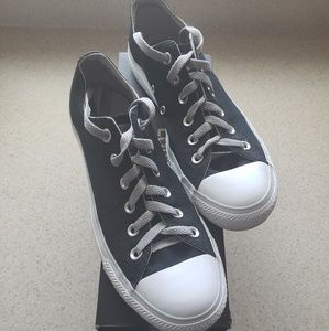 Converse Chuck Taylor's Black Women 8/Men 6